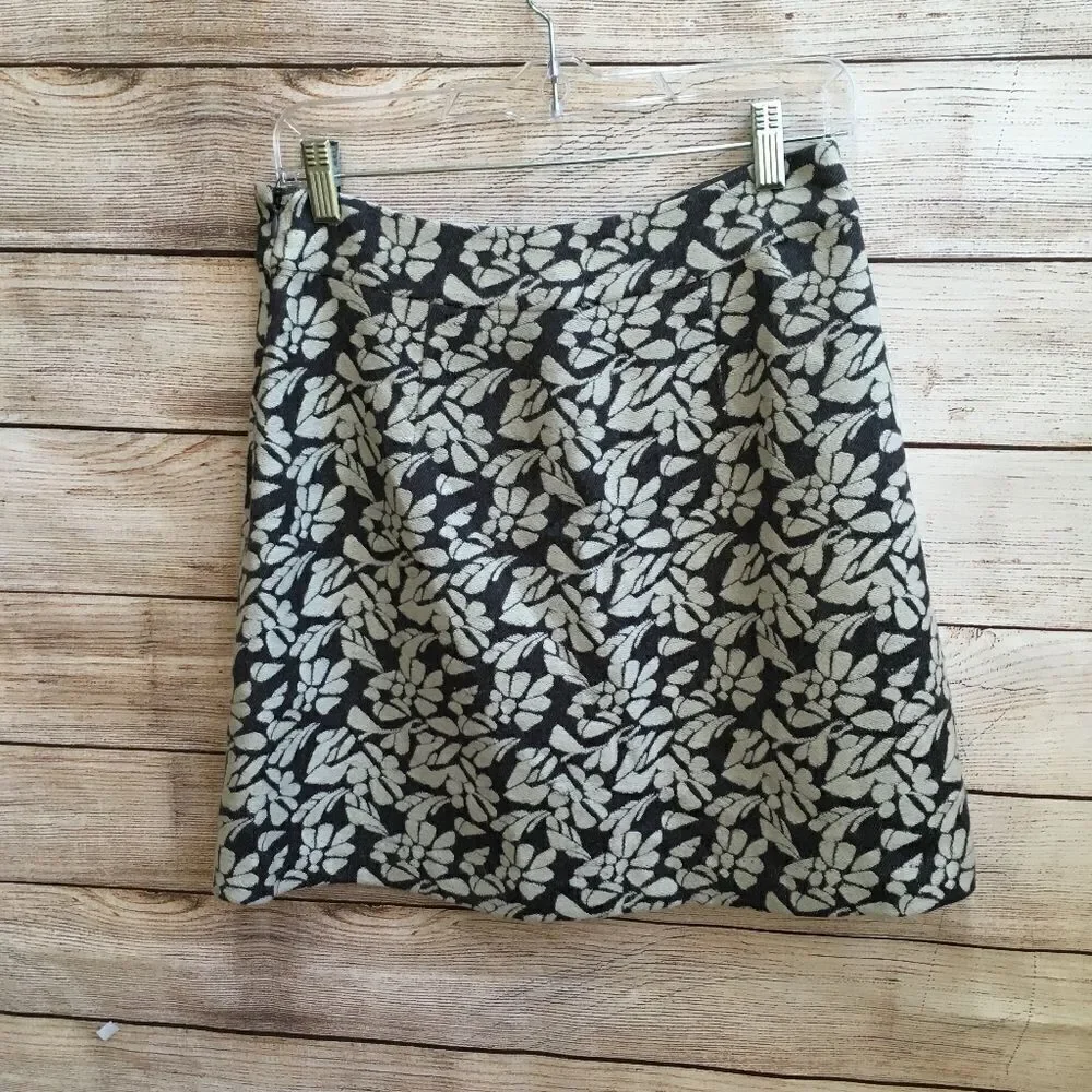 BODEN WOOL BLEND SKIRT IN GRAY FLORAL PRINT‎